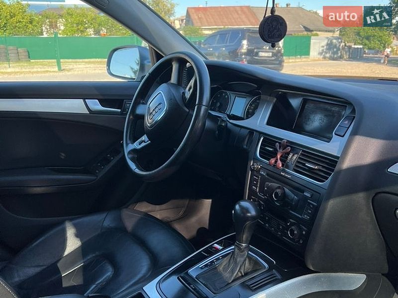 Седан Audi A4 2010 в Ивано-Франковске