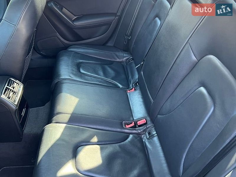 Седан Audi A4 2010 в Ивано-Франковске