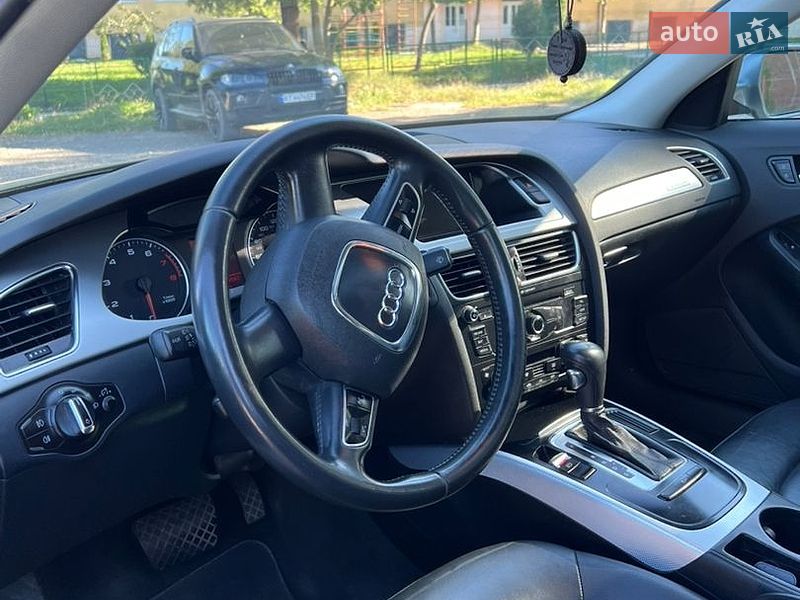 Седан Audi A4 2010 в Ивано-Франковске