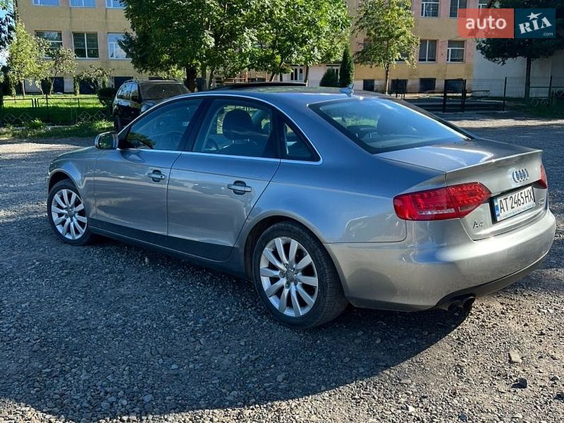 Седан Audi A4 2010 в Ивано-Франковске
