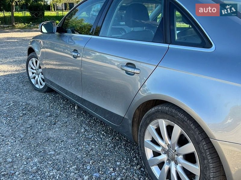 Седан Audi A4 2010 в Ивано-Франковске