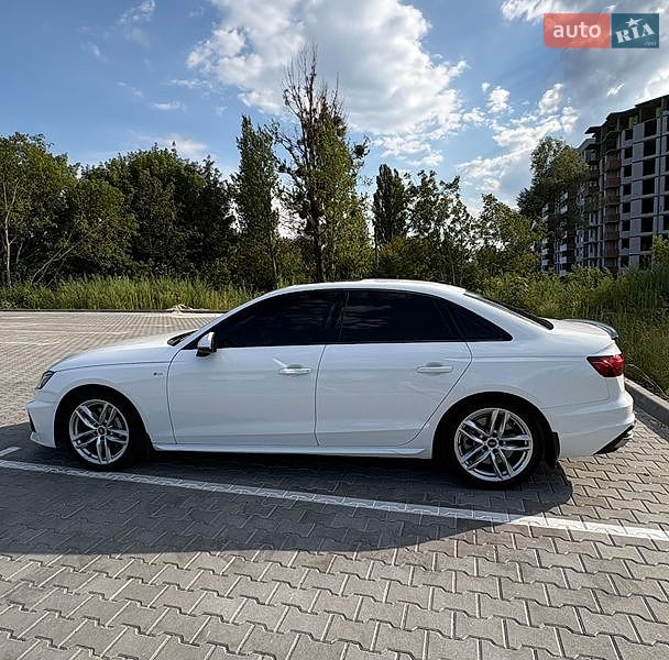 Седан Audi A4 2023 в Хмельницком