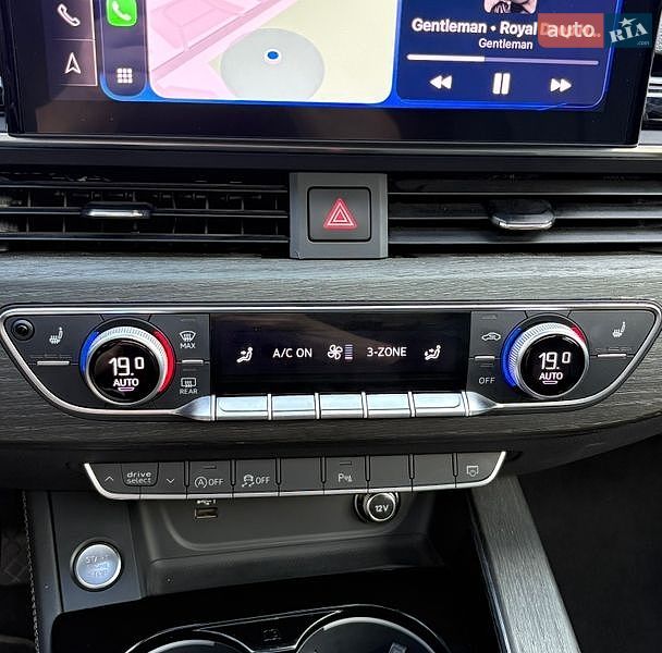 Седан Audi A4 2023 в Хмельницком