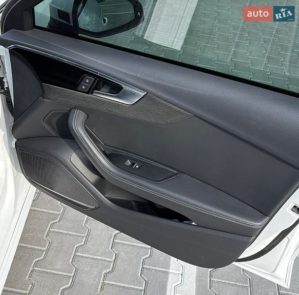 Седан Audi A4 2023 в Хмельницком