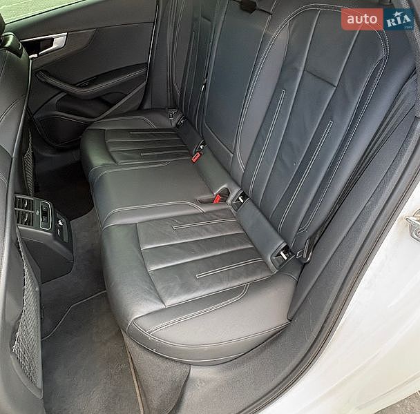 Седан Audi A4 2023 в Хмельницком