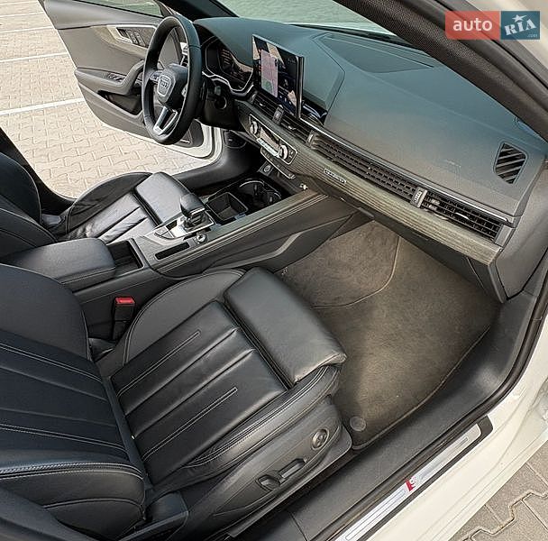 Седан Audi A4 2023 в Хмельницком