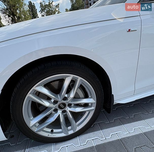 Седан Audi A4 2023 в Хмельницком
