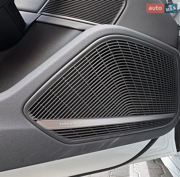 Седан Audi A4 2023 в Хмельницком