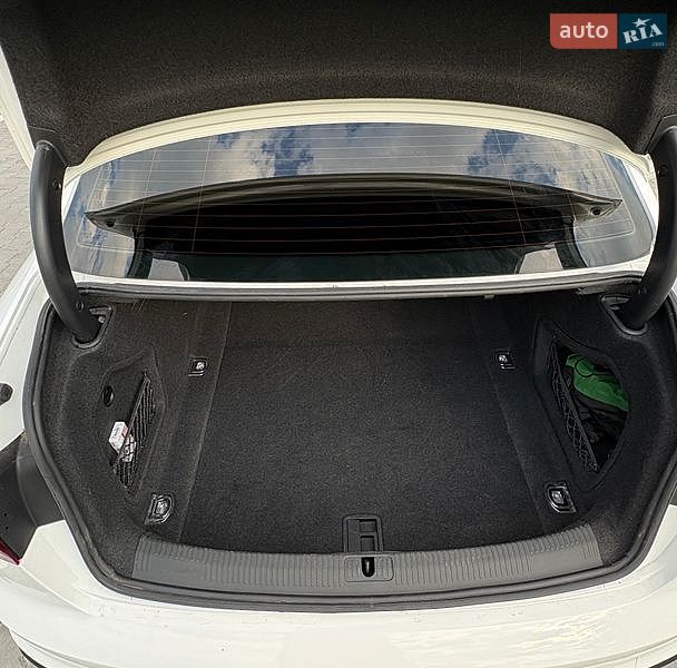 Седан Audi A4 2023 в Хмельницком