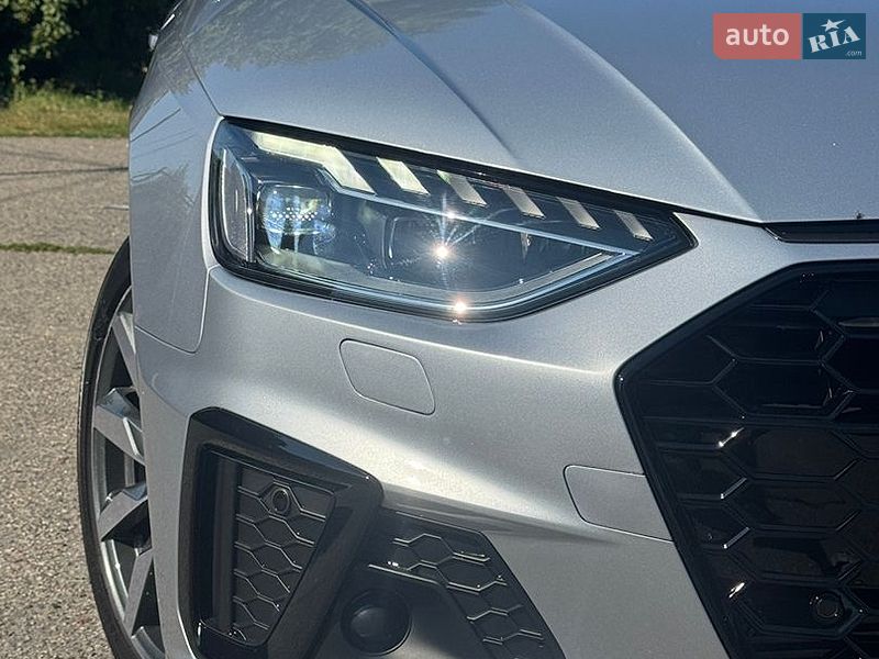 Седан Audi A4 2022 в Киеве
