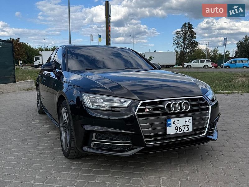 Седан Audi A4 2017 в Луцке