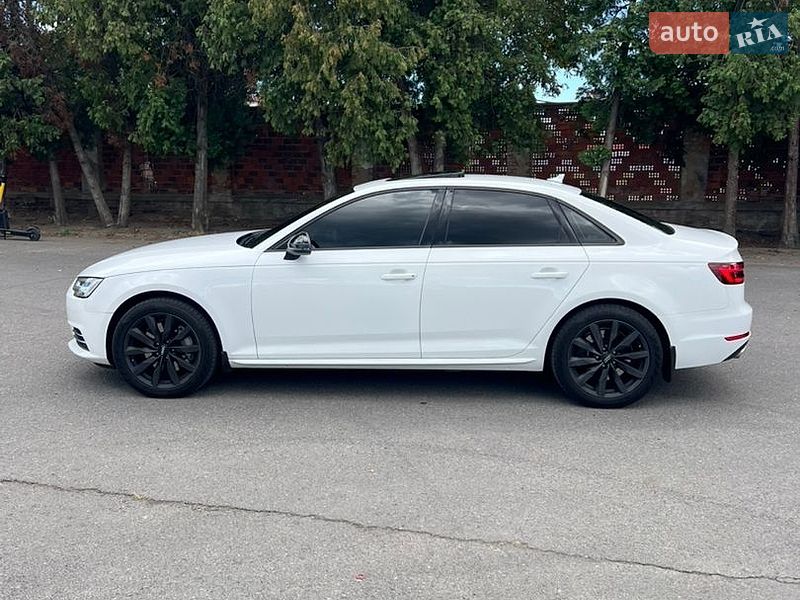 Седан Audi A4 2017 в Ужгороді