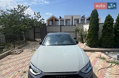 Седан Audi A4 2021 в Ужгороді