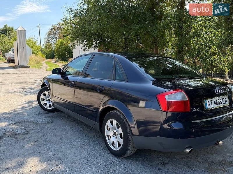 Седан Audi A4 2001 в Монастириській