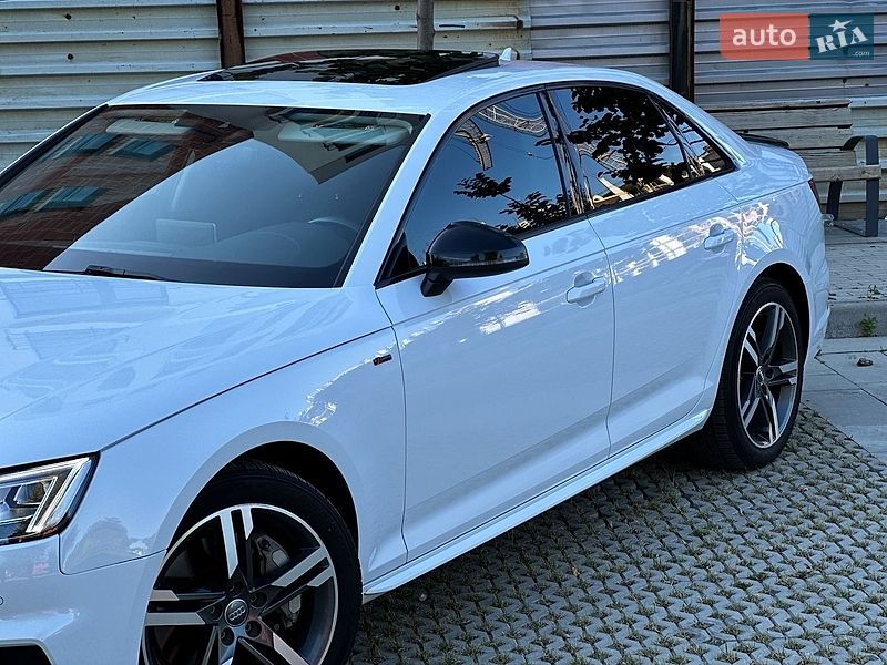 Седан Audi A4 2016 в Самборі