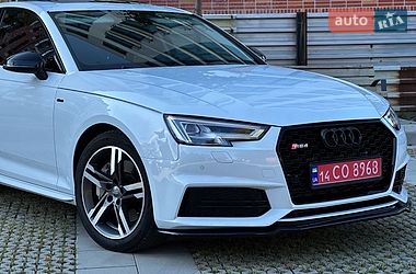 Седан Audi A4 2016 в Самборі