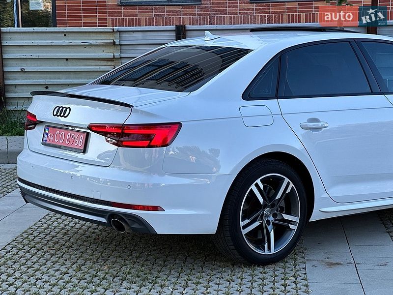 Седан Audi A4 2016 в Самборі
