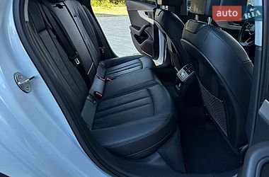 Седан Audi A4 2016 в Самборі