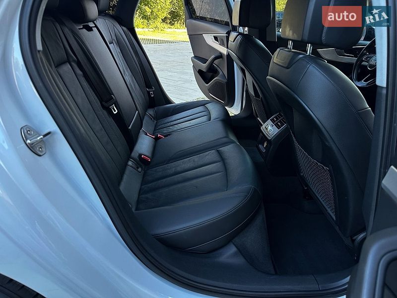 Седан Audi A4 2016 в Самборі