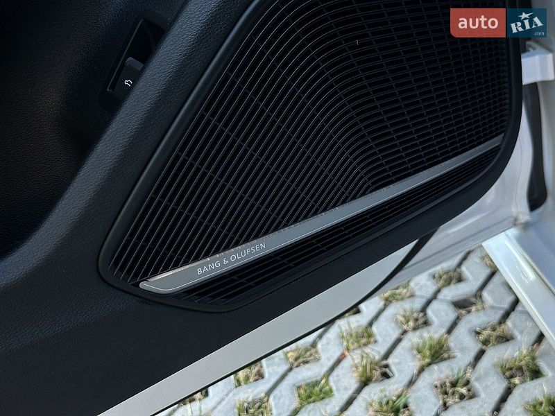 Седан Audi A4 2016 в Самборі