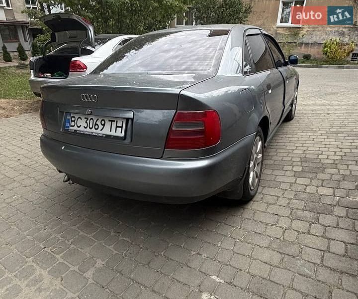 Седан Audi A4 1996 в Львові