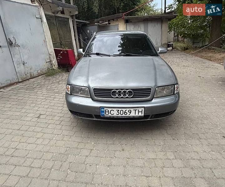 Седан Audi A4 1996 в Львові
