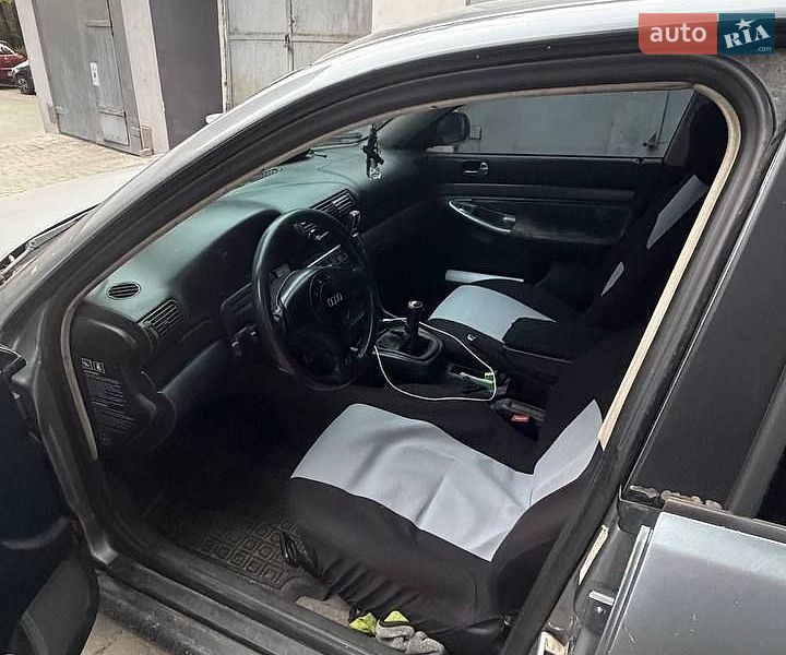 Седан Audi A4 1996 в Львові