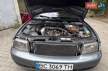 Седан Audi A4 1996 в Львові