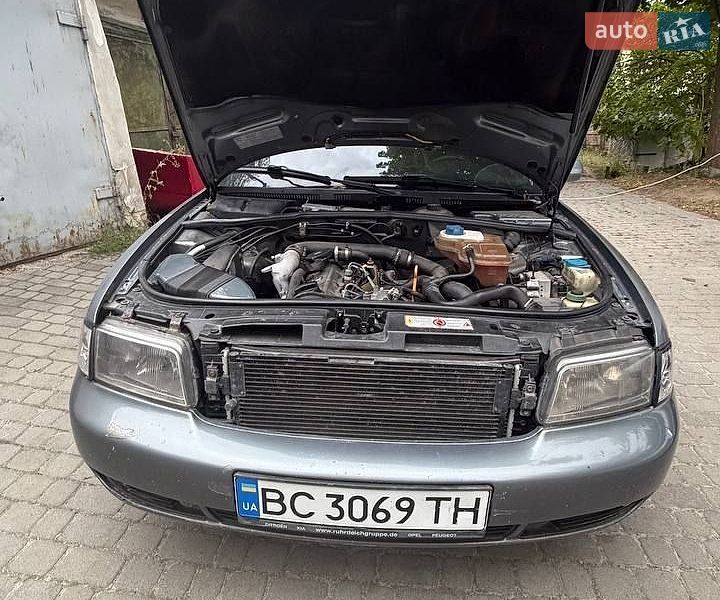 Седан Audi A4 1996 в Львові