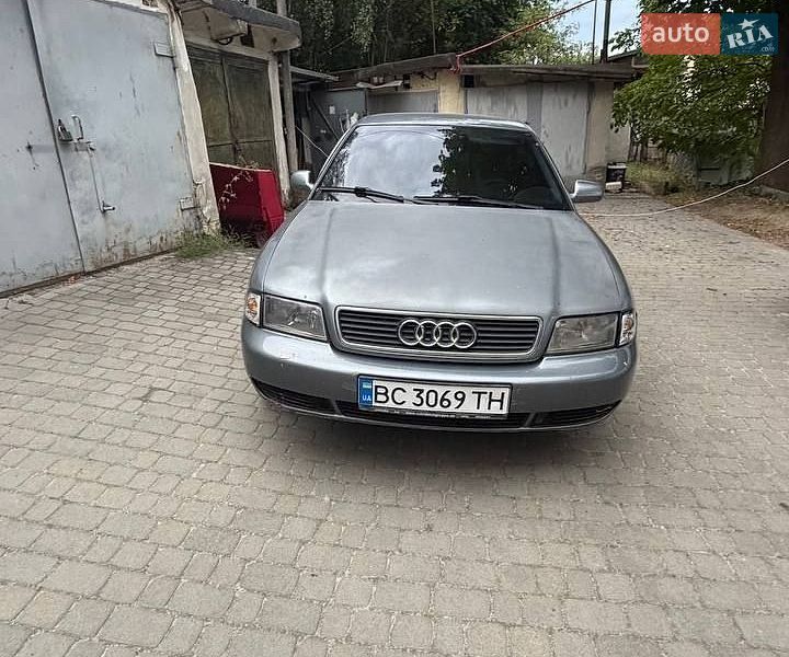 Седан Audi A4 1996 в Львові
