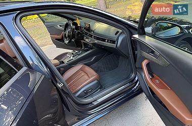 Седан Audi A4 2017 в Умані