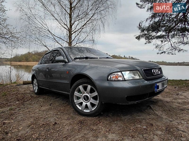 Седан Audi A4 1996 в Львові