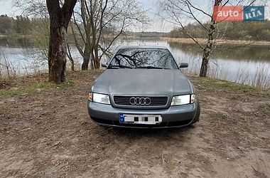 Седан Audi A4 1996 в Львові