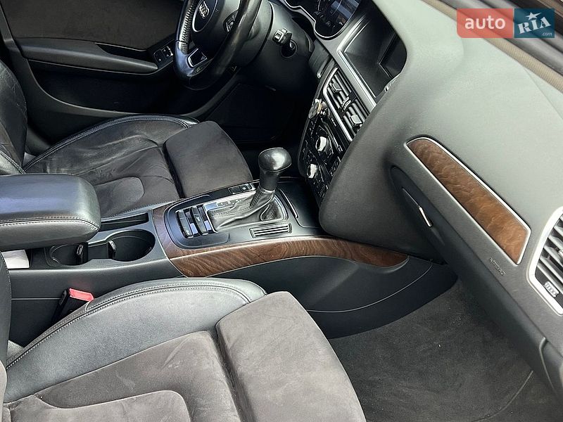 Седан Audi A4 2013 в Львові