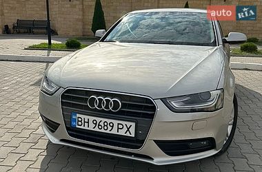 Седан Audi A4 2012 в Измаиле