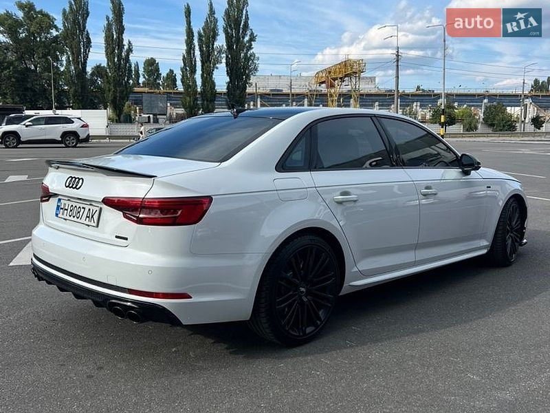 Седан Audi A4 2016 в Киеве