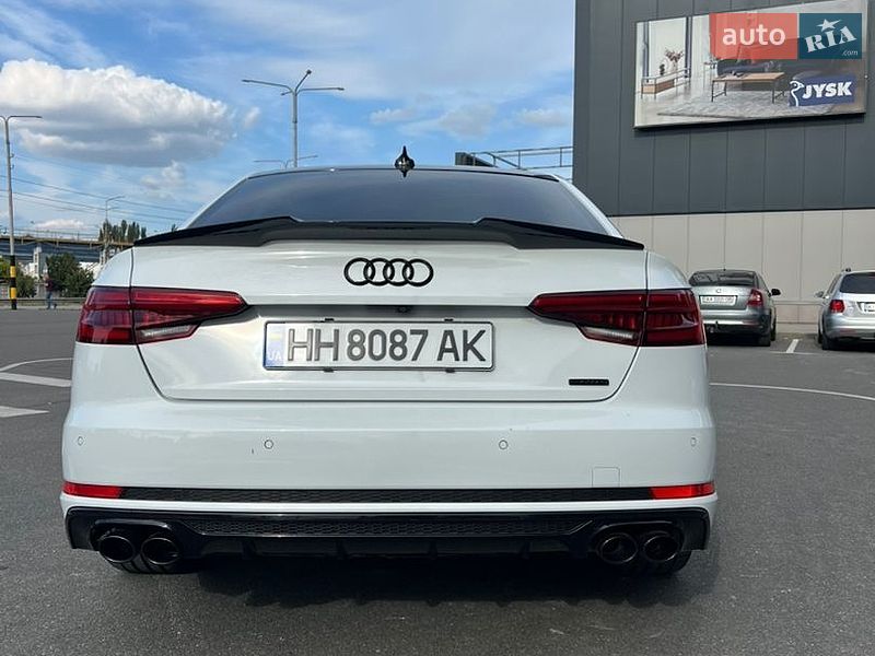 Седан Audi A4 2016 в Киеве