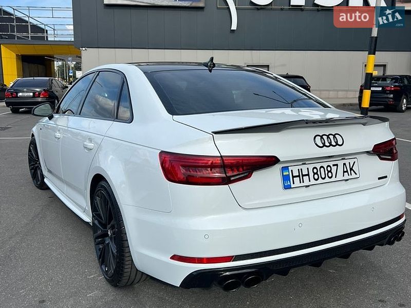 Седан Audi A4 2016 в Киеве