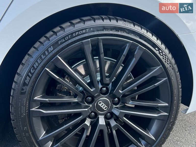 Седан Audi A4 2016 в Киеве
