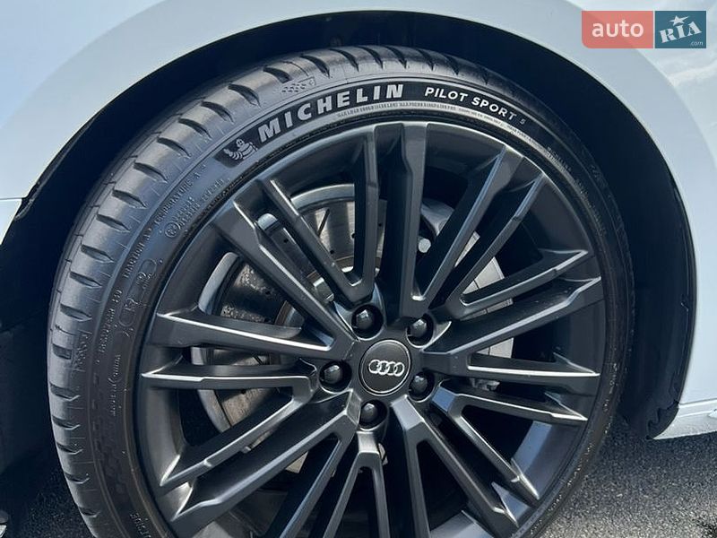 Седан Audi A4 2016 в Киеве