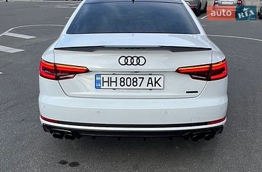 Седан Audi A4 2016 в Киеве