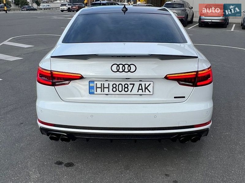 Седан Audi A4 2016 в Киеве