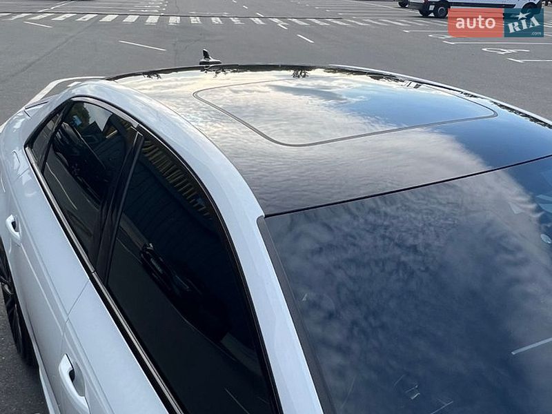 Седан Audi A4 2016 в Киеве