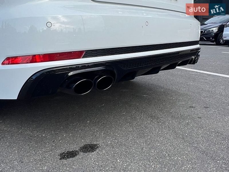 Седан Audi A4 2016 в Киеве