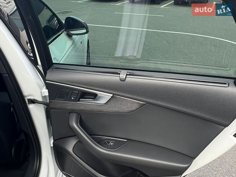 Седан Audi A4 2016 в Киеве