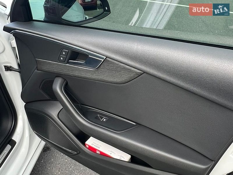 Седан Audi A4 2016 в Киеве