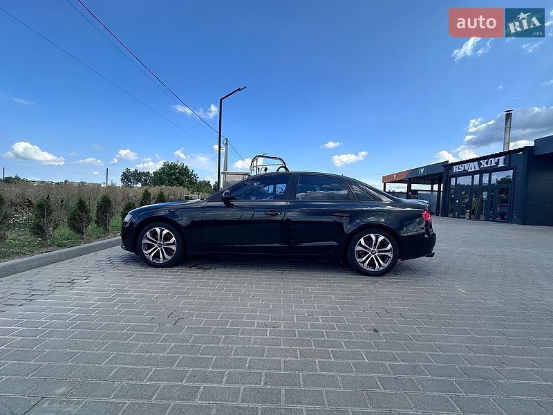 Седан Audi A4 2010 в Золочеві