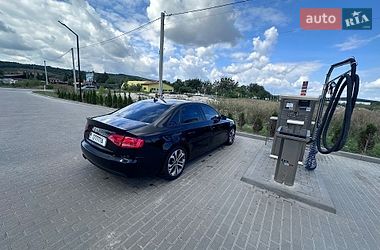 Седан Audi A4 2010 в Золочеві