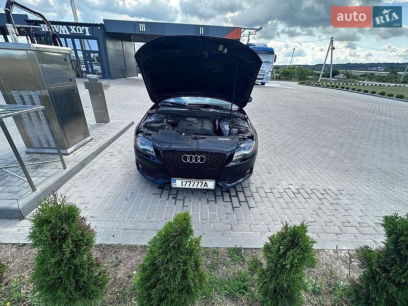 Седан Audi A4 2010 в Золочеві