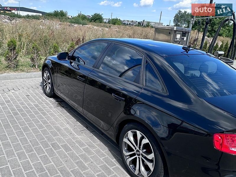 Седан Audi A4 2010 в Золочеві
